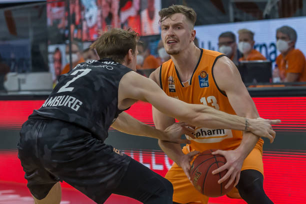 入防守失误 入防守失误