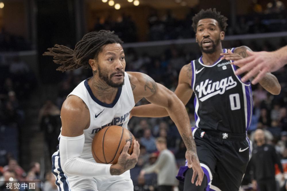 球吸引两名 球吸引两名